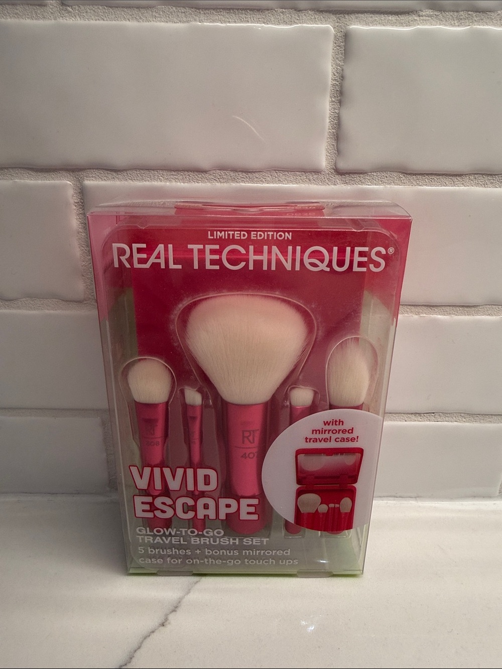 Real Techniques Vivid Escape Travel Brush Set - Bright Pink